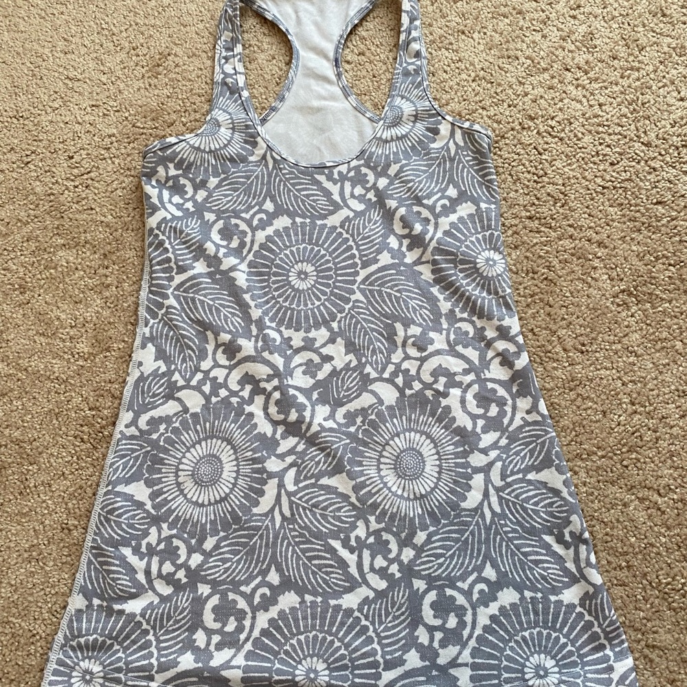 Lululemon racer back tank size 4